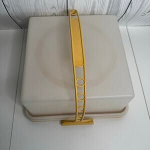 Tupperware Harvest Gold Square Cake Carrier w/Handle 1242/1241 10"x10"